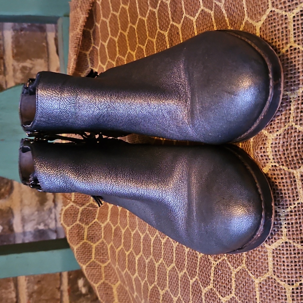 Vince Camuto Fall Winter Catile Pewter Gunmetal Ankle Boots - Picture 2 of 5